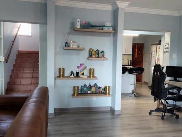 Townhouse for rent in Waterkloof, Gauteng