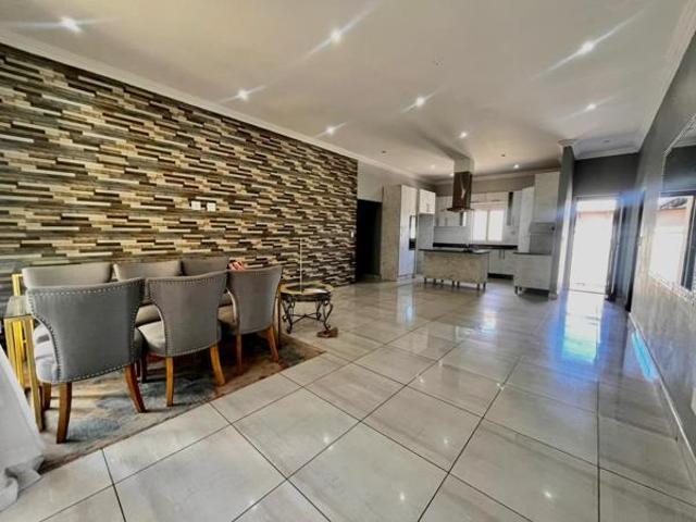 Townhouse for sale in Tlhabane, North West