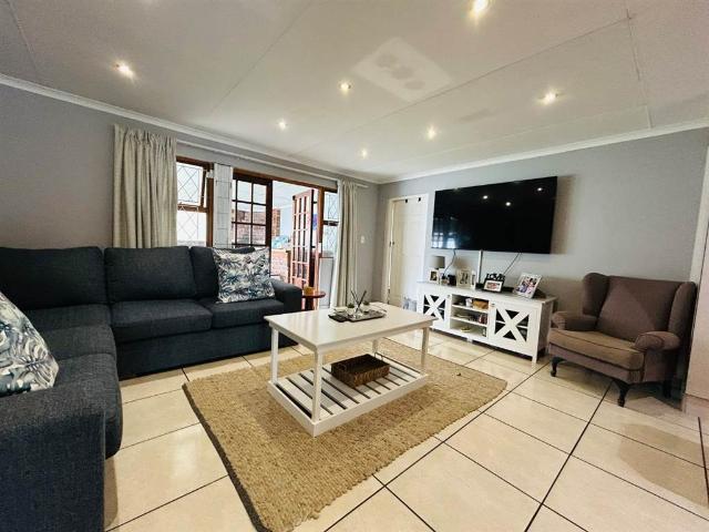 Townhouse for sale in East London, Eastern Cape