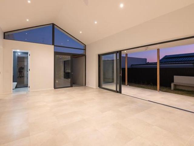 Townhouse for rent in Princess Grant, Kwazulu-natal