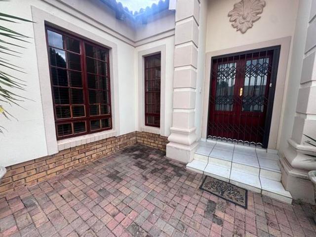 Townhouse for rent in Klerksdorp, Matlosana Local Municipality