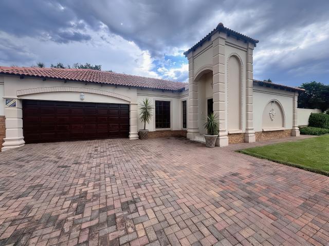 Townhouse for rent in Klerksdorp, Matlosana Local Municipality