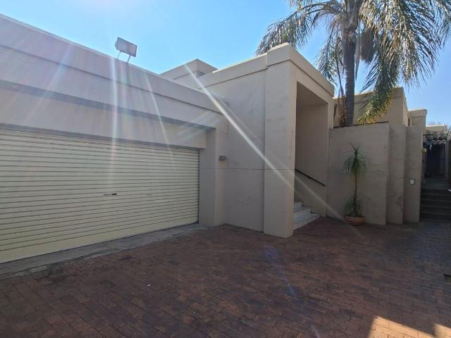 Townhouse for sale in Vosloorus, Gauteng