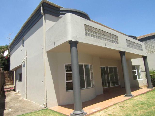 Townhouse for sale in Vosloorus, Gauteng