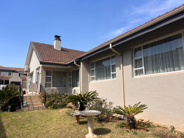 Townhouse for sale in Vosloorus, Gauteng