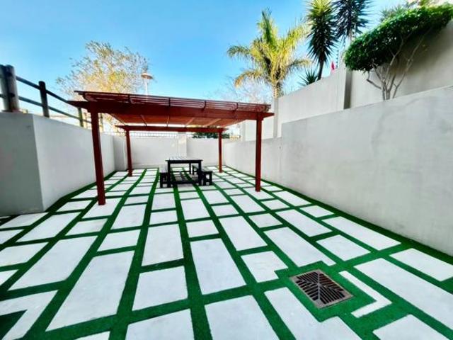 Townhouse for rent in Seaview, Kwazulu-natal