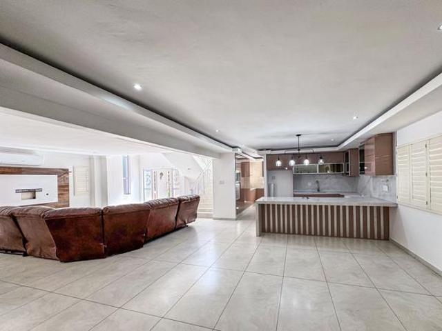 Townhouse for rent in Seaview, Kwazulu-natal
