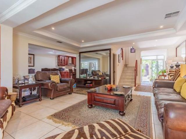 Townhouse for rent in Seaview, Kwazulu-natal