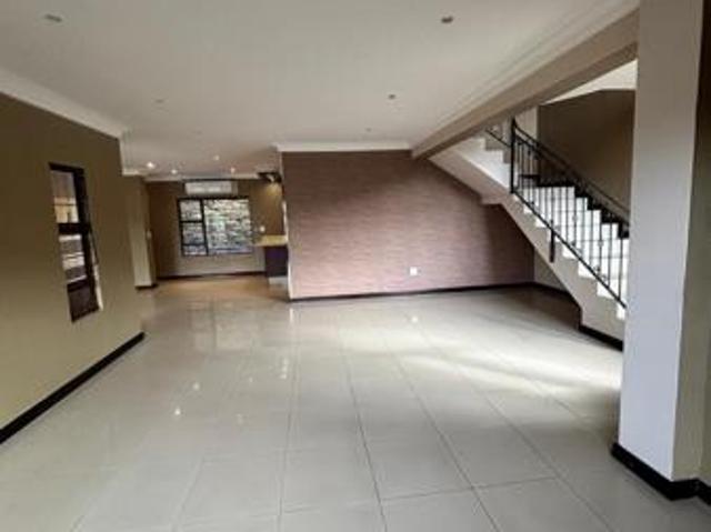 Townhouse for rent in Seaview, Kwazulu-natal