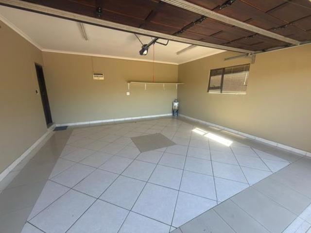 Townhouse for rent in Seaview, Kwazulu-natal