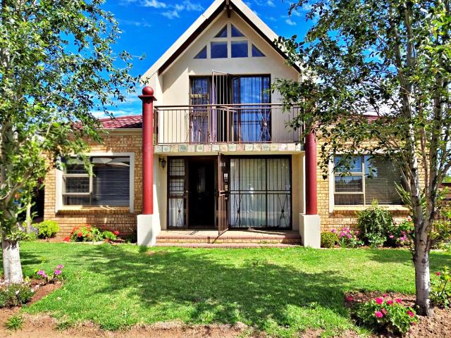 Townhouse for sale in Bloemfontein, Mangaung Metropolitan Municipality