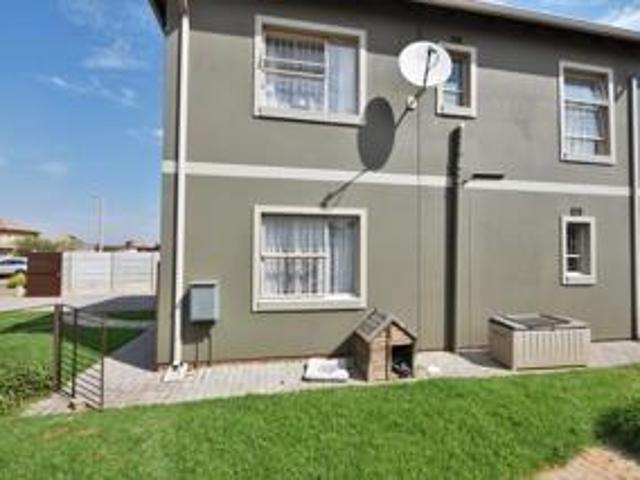 Townhouse for rent in Ekurhuleni, Gauteng