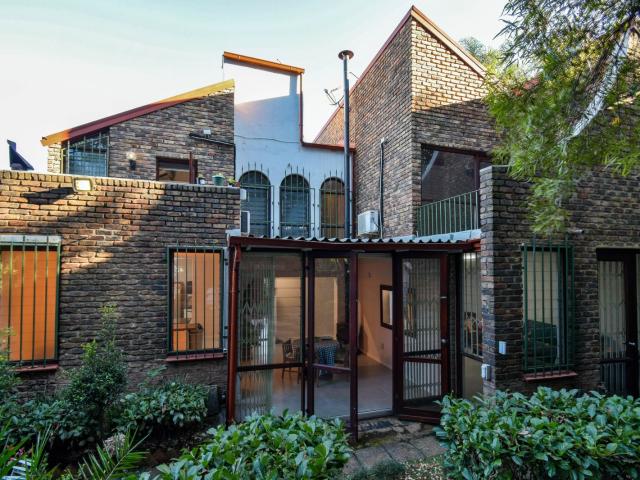 Townhouse for sale in Waterkloof, Gauteng