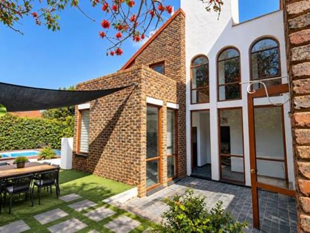 Townhouse for rent in Waterkloof, Gauteng