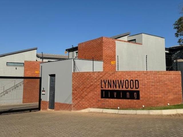 Townhouse for rent in Waterkloof, Gauteng