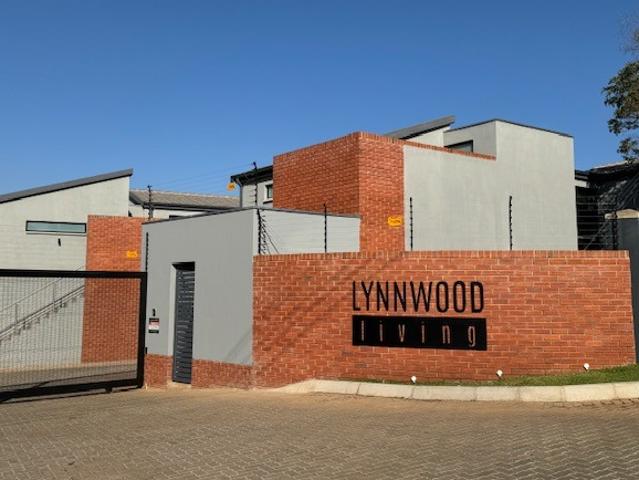 Townhouse for rent in Waterkloof, Gauteng