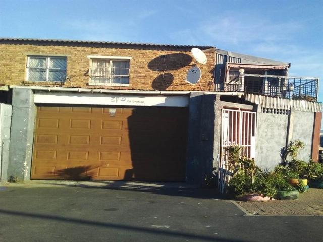 Townhouse for sale in Cape Town, Cape Flats