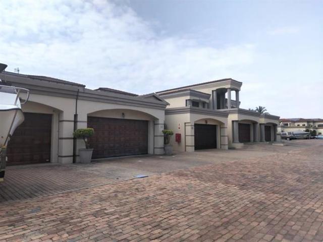 Townhouse for sale in UMhlathuze Municipality, Kwazulu-natal