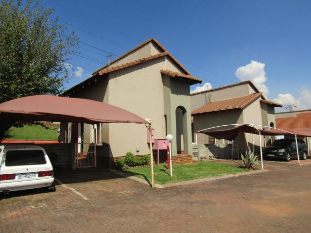 Townhouse for sale in Vosloorus, Gauteng