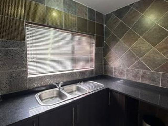 Townhouse for rent in Waterkloof, Gauteng