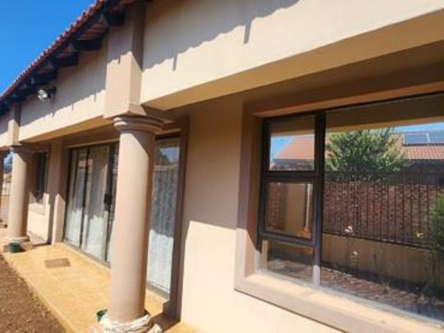 Townhouse for sale in Dr Kenneth Kaunda, North West