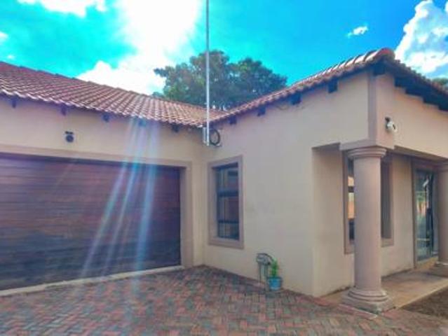 Townhouse for sale in Dr Kenneth Kaunda, North West