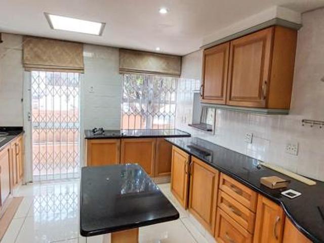 Townhouse for rent in Seaview, Kwazulu-natal
