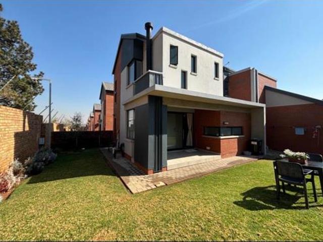 Townhouse for rent in Vosloorus, Gauteng