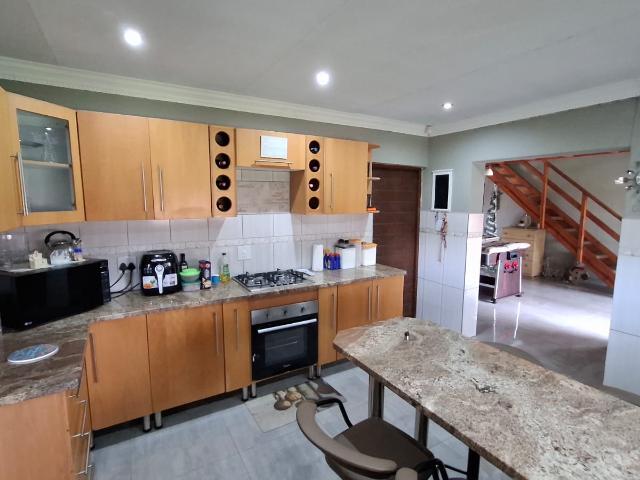 Townhouse for sale in Dr Kenneth Kaunda, North West