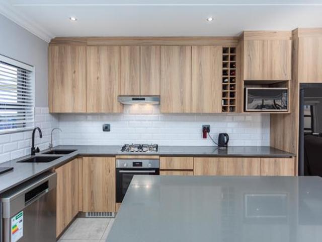 Townhouse for sale in Cape Town, Western Cape