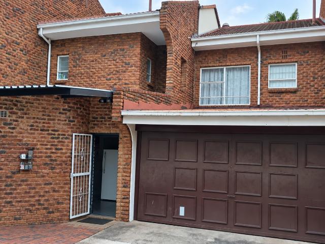 Townhouse for sale in Rustenburg, Rustenburg Local Municipality