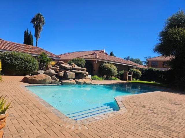 Townhouse for sale in Frances Baard, Northern Cape
