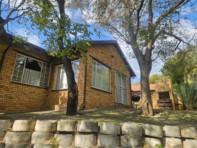 Townhouse for sale in Tlhabane, North West