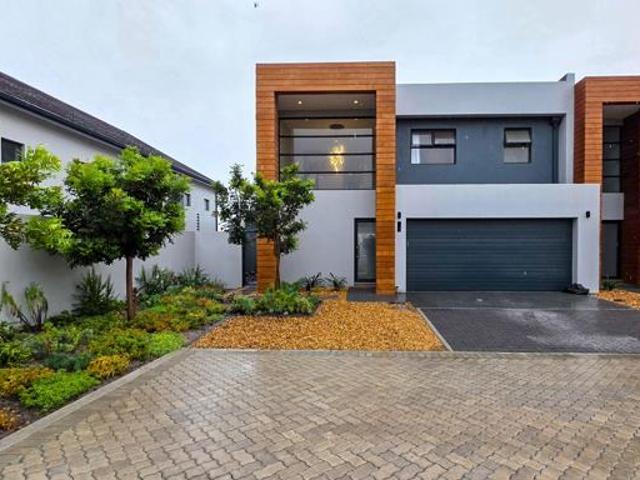 Townhouse for sale in Cape Town, Western Cape