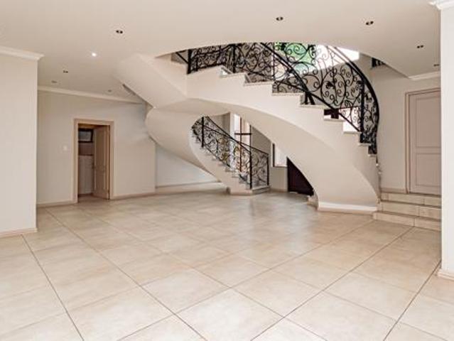 Townhouse for rent in Vosloorus, Gauteng