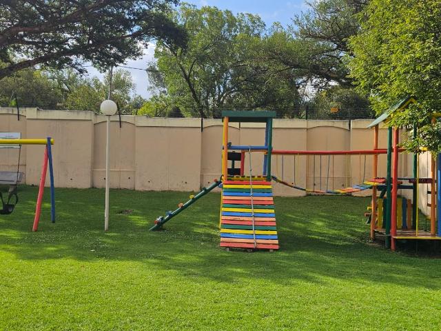 Townhouse for rent in Vosloorus, Gauteng