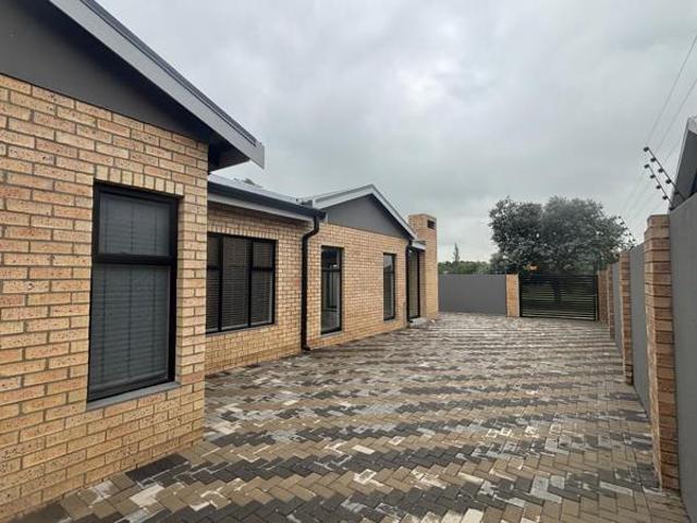Townhouse for sale in Gert Sibande, Mpumalanga