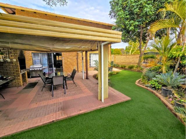 Townhouse for sale in Waterkloof, Gauteng