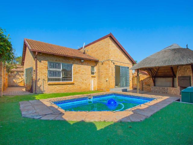 Townhouse for sale in Nooitgedacht, Gauteng