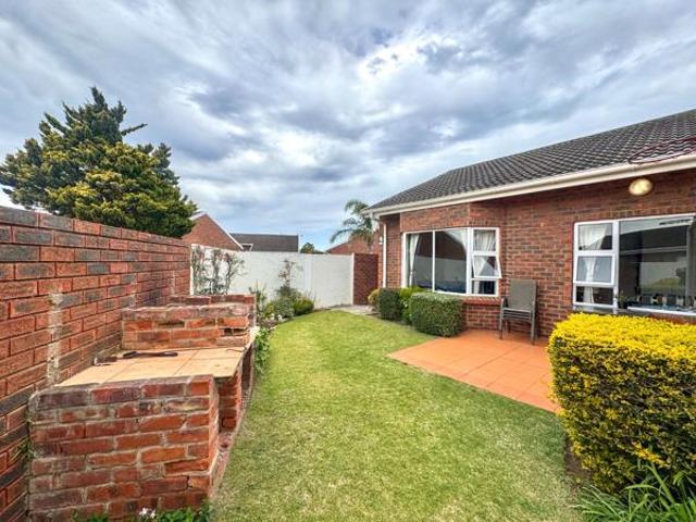 Townhouse for sale in Port Elizabeth, Eastern Cape