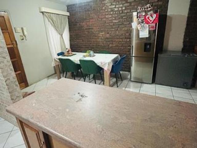 Townhouse for rent in Waterkloof, Gauteng