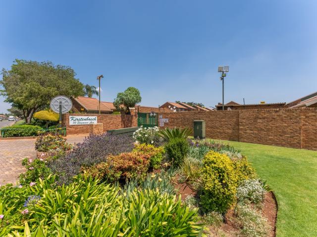 Townhouse for sale in Kempton Park, City of Ekurhuleni Metropolitan Municipality