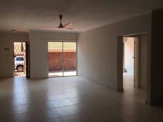 Townhouse for rent in Waterkloof, Gauteng