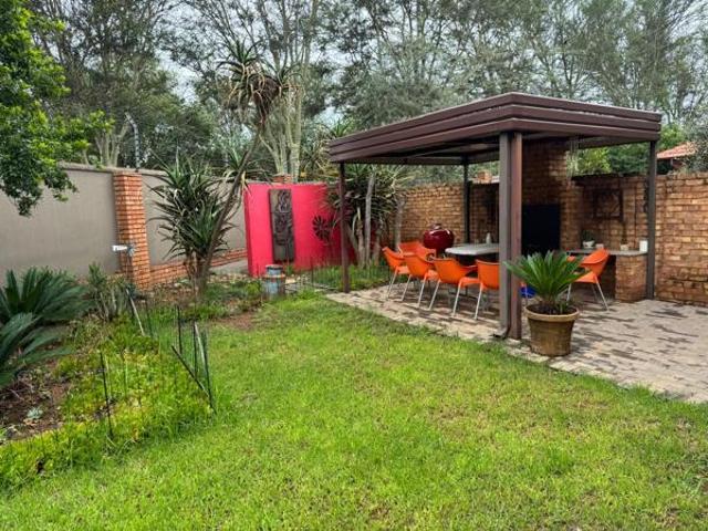 Townhouse for rent in Waterkloof, Gauteng