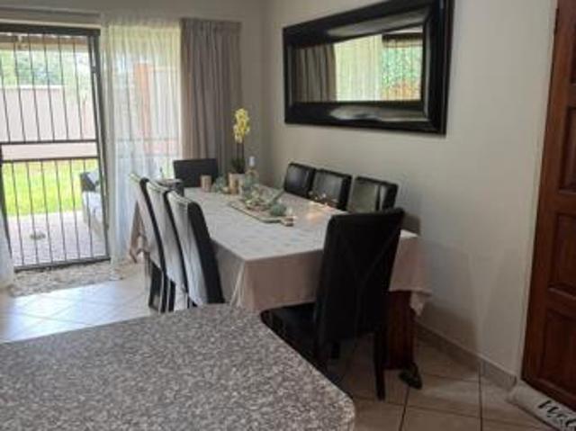 Townhouse for rent in Waterkloof, Gauteng