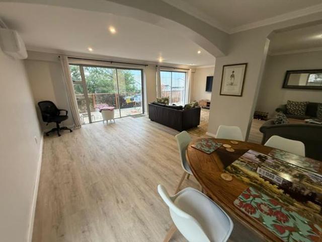 Townhouse for rent in Seaview, Kwazulu-natal