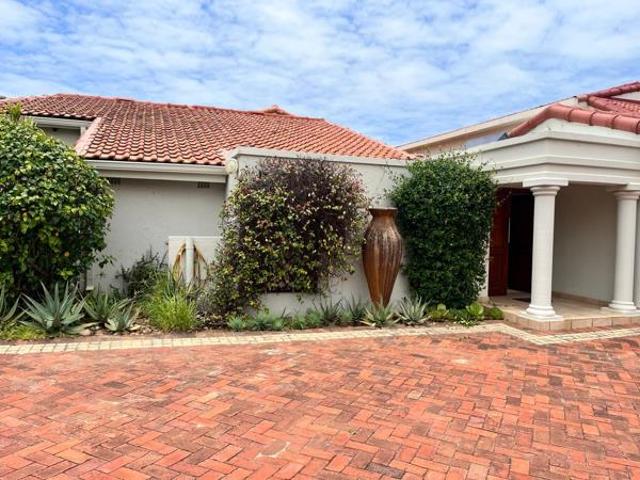 Townhouse for rent in Seaview, Kwazulu-natal