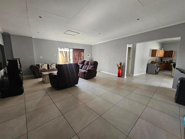 Townhouse for sale in Dr Kenneth Kaunda, North West