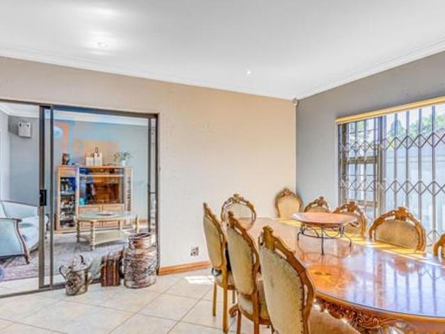 Townhouse for sale in Vanderbijlpark, Emfuleni Local Municipality