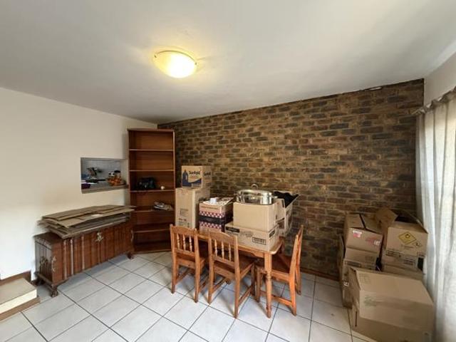 Townhouse for rent in Waterkloof, Gauteng
